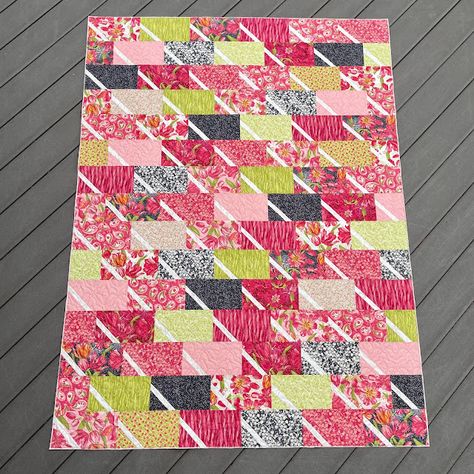 Grace and Peace Quilting: Lucy & Dina❖Quilts Charming Lucy Quilt Pattern, Twin Sisters Quilt Pattern, Pink Scrapy Quilts, Wait Loss, Villa Rosa, Granny’s Garden Quilt, Cake Quilt, Drunkards Path Quilt Lucy Engels - Quilts, Layer Cake Quilts