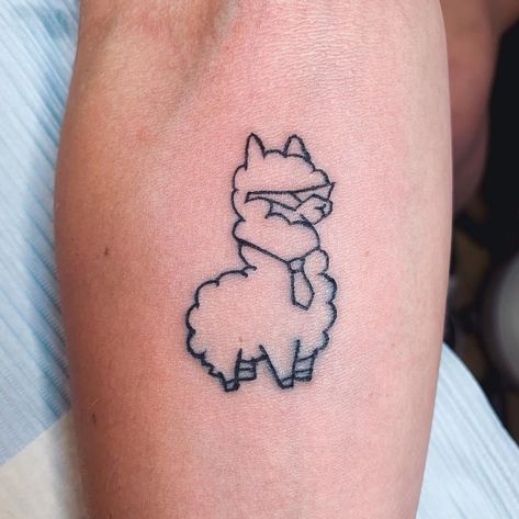 CafeMom.com : Super Cool Llama : 20 Llama Tattoos for Anyone Obsessed With These Wacky, Woolly Creatures -- Here's another amazing example of expressive line work, this time by Mal Zacharia in New York City. This llama looks like it's ready for a date, what with its sharp sunglasses and Windsor knot tie. There's a ton of personality in those lines, so much so we can imagine this little guy in motion. Motion Tattoo Art, Funny Line Tattoo, Cute Llama Tattoo, Party Animal Tattoo, Funny Mini Tattoos, Silly Animal Tattoos, Cartoon Animal Tattoos, Funny Cute Tattoos, Funny Animal Tattoos