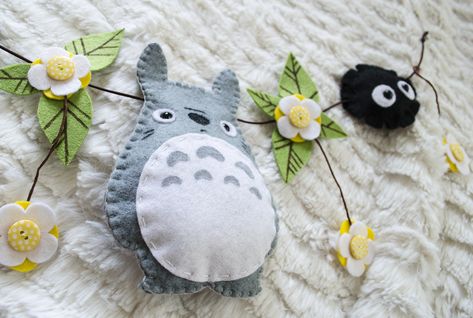 Tutorial: TOTORO Mobile DIY Totoro Crafts, Totoro Nursery, Totoro Diy, Studio Ghibli Party, Studio Ghibli Crafts, Totoro Party, Trail Cam, Creepy Images, Anime Crafts