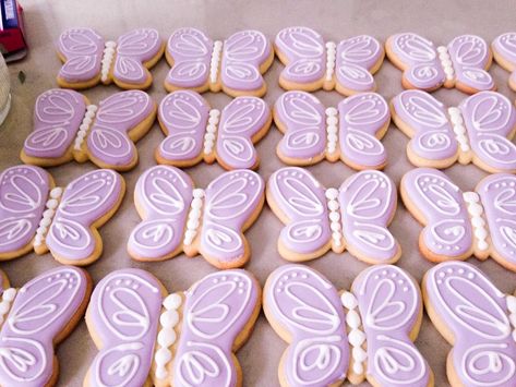 Butterfly Cookies Purple, Lavender Butterfly Cookies, Butterfly Inspired Food, Purple Butterfly Theme Party, Butterfly Cupcakes Ideas, Purple Butterfly Birthday Theme, Butterfly Baby Shower Ideas Decoration, Purple Butterfly Baby Shower Theme, Butterfly Baby Shower Cookies