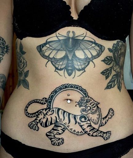 Lower Belly Tattoos, Cute Tattoo Ideas, Learn To Tattoo, Stomach Tattoos Women, Stomach Tattoo, Torso Tattoos, Cute Tattoo, Boho Tattoos, Flash Tattoo Designs