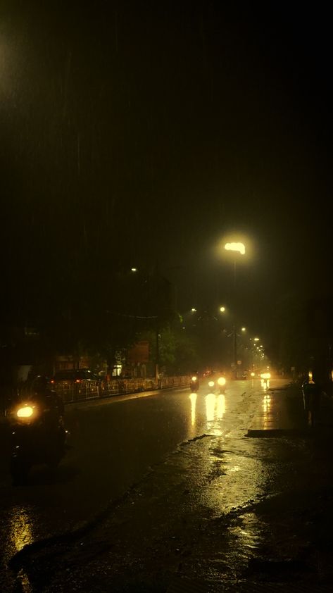 Wet roads, asthetic rainy night's Wet Road Night, Rainy Asthetic Picture, Wet Streets Rainy Night, Indian Rain Aesthetic, Rainy Road Night, Asthetic Nights, Rain Asthetic, Traveling Videos, Road Music