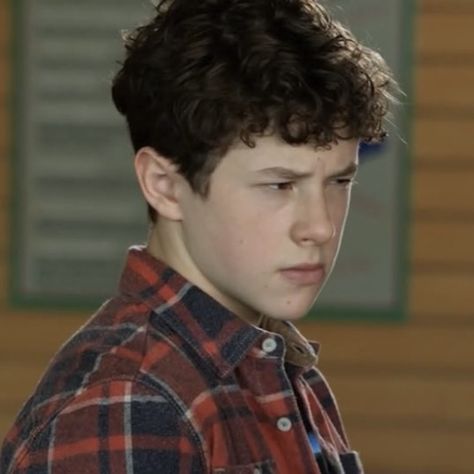 Luke Dunphy, Modern Family Lily, Nolan Gould, Character Icons, Family Doctors, White Boys, Modern Family, Iconic Characters, Series Movies