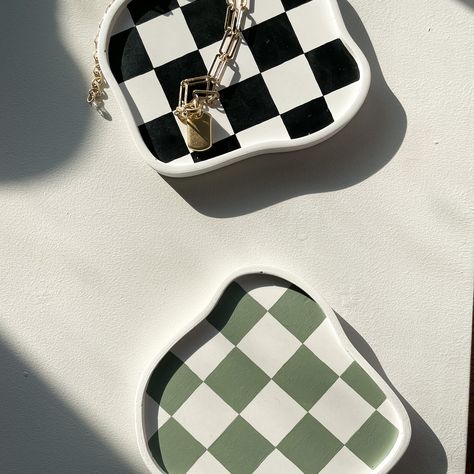 Jewelry Clay Tray, Aesthetic Clay Tray, Checkered Clay Tray, Polymer Clay Tray Jewelry Dish, Ideas Arcilla, Pottery Trinket Tray, Melbourne Apartment, Hand Painted Dishes, Diy Pottery Painting