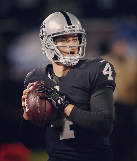 Happy Birthday to the Derek Carr! Derek Carr Raiders, Weekend Aesthetic, Derek Carr, Nfl Football, Football Helmets, Sports Team, Nfl, Happy Birthday, Football