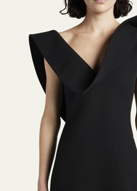 Avant Garde Office Wear, Structured Dresses, Bottega Veneta Dress, Structured Fashion, Sculptural Fashion, Zip Front Dress, Structured Dress, Mode Design, Textiles Fashion