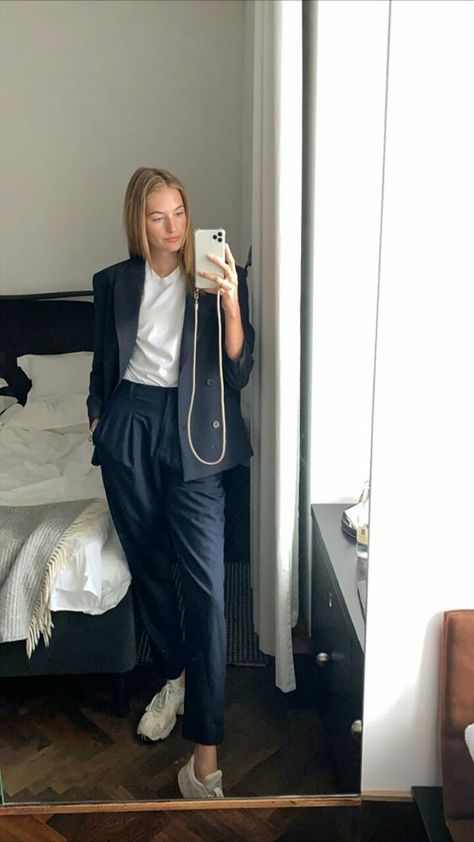 Sanne Vloet Style, Vision Goals, Sanne Vloet, Fashion Beauty, Normcore, Pants, How To Wear, Beauty, Quick Saves