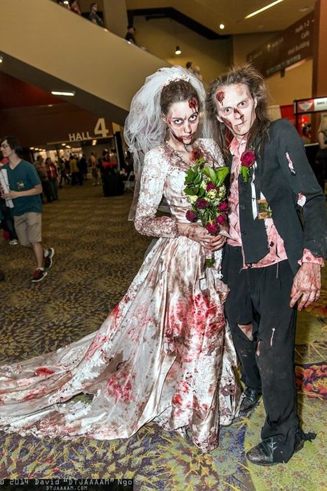 Amazing Zombie Costume Ideas (8) Bride Groom Costume, Zombie Bride Makeup, Costume Halloween Diy, Groom Costume, Zombie Bride Costume, Halloween Bride Costumes, Zombie Wedding, Zombie Clothes, Zombie Halloween Costumes