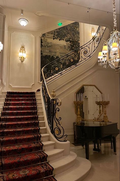 Ritz Hotel Aesthetic, Ritz Hotel Paris Aesthetic, Ritz Paris Aesthetic, Ritz Paris Hotel, Ritz Hotel Paris, French Mansion, Old Money House, Luxury Staircase, Paris Rooms