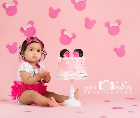 Minnie Mouse Cake | www.ericahallerphotography.com | First Birthday Cake Smash #firstbirthday #smashcake #minnie #minniemouse #disney #girl #pink #birthday #cake #headband #tutu Minnie Mouse Birthday Theme, Minnie Mouse First Birthday, 1st Birthday Photoshoot, Smash Cake, Girl Birthday Decorations, Smash Cake Photoshoot, Trendy Baby Shower Ideas, Birthday Photography, Minnie Mouse Cake