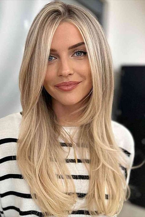 Straight Blonde Balayage with a Subtle Side Part Blonde Balayage On Straight Hair, Balayage On Straight Hair, Balayage Straight, Balayage Straight Hair, Blonde Lowlights, Perfect Blonde Hair, Summer Blonde Hair, Blonde Hair Transformations, Dyed Blonde Hair