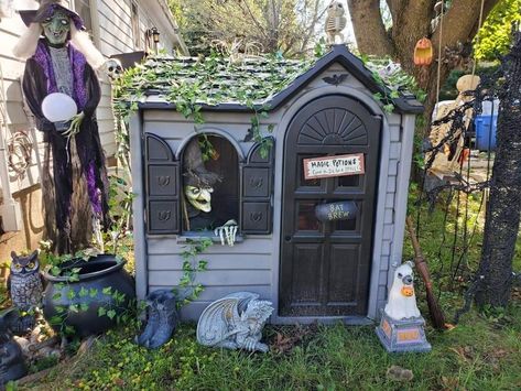 Little Tykes Halloween House, Playhouse Into Haunted House, Diy Haunted Playhouse, Haunted Playhouse Ideas, Halloween Playhouse Makeover, Spooky Playhouse, Haunted Playground, Haunted Playhouse, Playhouse Redo