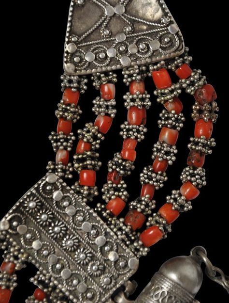 Coral and Silver Necklace, Yemen, probably Mahwit - Michael Backman Ltd Omani Jewellery, Yemen Jewelry, Yemeni Jewelry, Bedouin Jewelry, Yemeni Culture, Yemeni Clothes, Yemeni People, Middle Eastern Jewelry, Turkish Jewellery