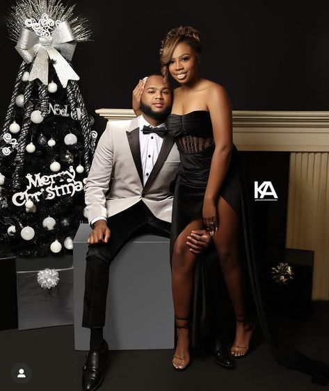 Formal Christmas Pictures Black Couple, Elegant Christmas Photoshoot Couple, Black Couples Christmas Photoshoot, Christmas Couple Photos, Christmas Couple Pictures, Holiday Pics, Holiday Photoshoot, Family Photoshoot Outfits, Glam Christmas