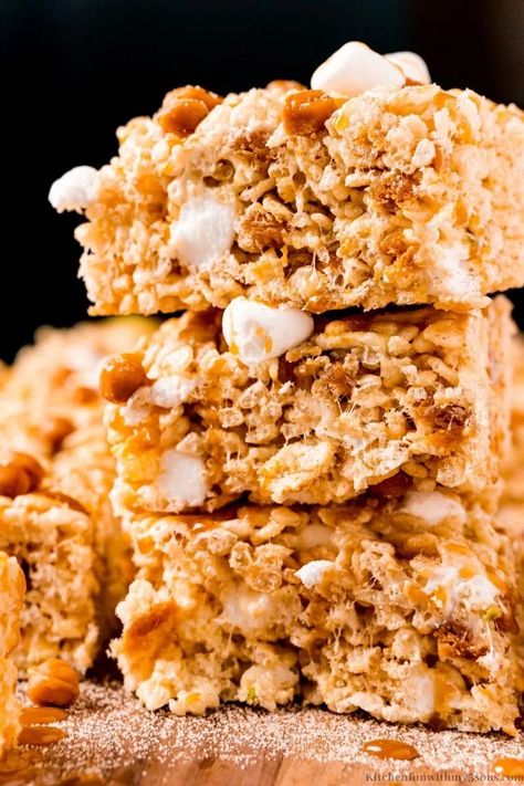 Apple Rice Krispie Treats, Caramel Apple Treats, Apple Rice, Rice Krispie Treats Recipe, Vegetarian Thanksgiving Recipes, Fall Favorites Recipes, Krispie Treats Recipe, Cereal Treats, Rice Crispy Treats