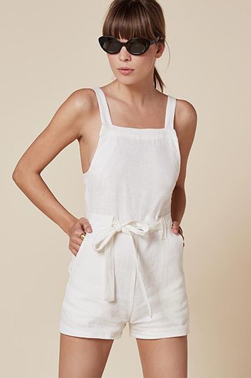 You may not have believe rompers would make their way into your wardrobe when they first hit the scene, but here we are: The one-piece is your summer go-to. You've fully embraced the all-in-one look that requires minimal thought or effort, the kind that's easy, cute, and provides as little fabric Rompers For Teens, Elegant Rompers, Casual Rompers, Romper Outfit, Lovely Things, Linen Clothes, Preppy Outfits, Tulum, Look Fashion