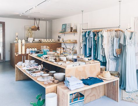 Lily Ashwell's Venice Beach Home & Shop - Inspired by This Small Shop Interior, Display Visual Merchandising, Boutique Inspiration, Boutique Decor, Store Interiors, Retail Merchandising, Shop Fittings, Retail Store Design, Beach Shop