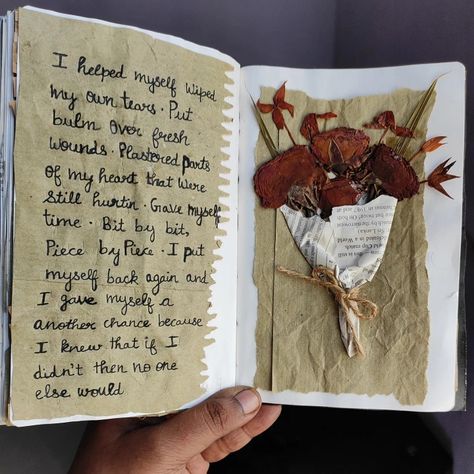 Book Related Art Projects, Dried Flower Journal Page, Diary Ideas Creative For Love, Poem Gift Ideas Diy, Book Flowers Diy, Gift Art Ideas, Flower Journal Ideas, Rose Journal, Flower Journal