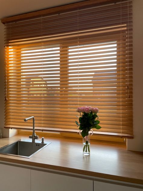 bamboo blinds in the kitchen interior #kitchen #blum #egger #H3730 #naturalhickory Bamboo Blinds In Kitchen, Wooden Blinds For Kitchen, Blinds For Kitchen Window Ideas Modern, Blinds For Kitchen Window Ideas, Kitchen Window Ideas Modern, Bamboo Blinds Living Room, Korean Blinds, Wooden Blinds Kitchen, Bamboo Blinds Kitchen