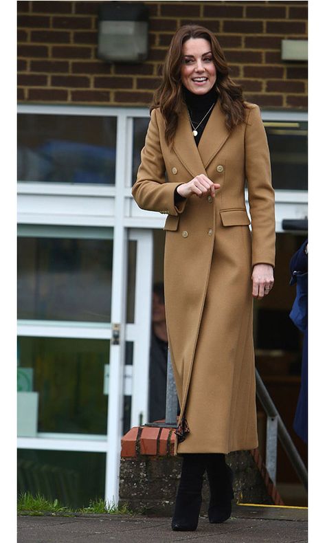 Long Coat Outfits, Beige Coat Outfit, Coats Outfits, Coat For Ladies, Long Beige Coat, Coat Outfit Casual, Long Coat Outfit, Camel Coat Outfit, Princess Catherine