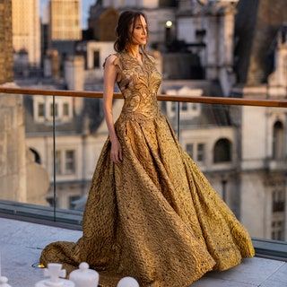 Elie Saab Pre-Fall 2021 Collection | Vogue Valentino Haute Couture, Valentino Couture, Valentino Dress, Vestidos Vintage, Textiles Fashion, Couture Gowns, Red Carpet Fashion, Angelina Jolie, Fashion News