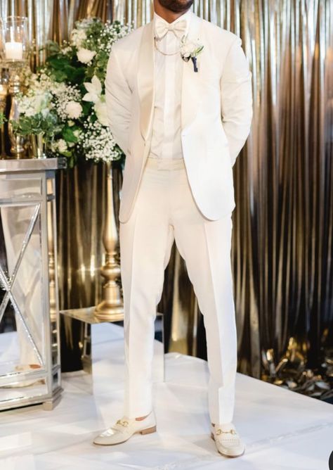 Wedding Suits Men Beach, Groomsmen White Suit, Ivory Wedding Suit, Beach Wedding Suits For Men, Groomsmen Attire Beach Wedding, White Prom Suit, Groom In White, White Tuxedo Wedding, Beach Wedding Suits