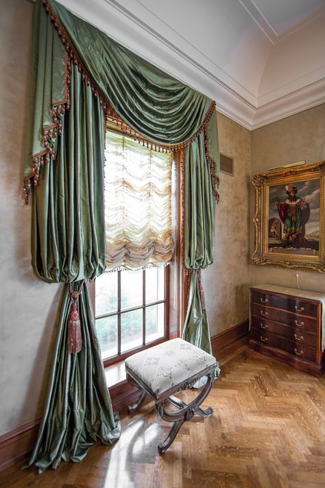 Regal & dramatic. Custom Window treatments. See more... Dramatic Window Treatments, Regal Curtains, French Window Treatments, Victorian Window Treatments, Luxury Window Curtains, Luxury Window Treatments, Parlour Design, Victorian Curtains, Victorian Windows