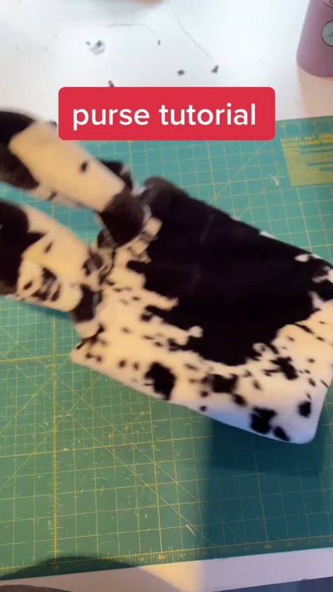 hannie(@hanneybunany) on TikTok: how to make a fur purse 😀🤺 #sewing#fashion#diy#purse#sewingtutorial#tutorial#diyfashion#art Winter Purses, Purse Patterns Free, Sewing Handbag, Purse Sewing, Fur Purse, How To Make Purses, Fur Bag, Sewing Fashion, Diy Purse