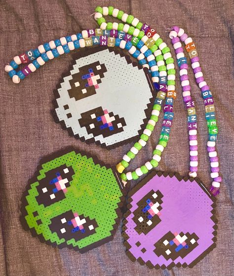 Perler Beads Ideas Rave, Perler Beads Rave, Alien Perler Beads, Beaded Alien, Pixel Jewelry, Alien Perler, Trippy Perler Bead Patterns, Alien Kandi, Perler Necklaces