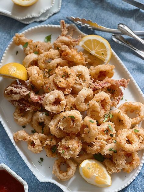 Fried Calamari Recipe, Calamari Recipes Fried, Crispy Calamari Recipe, Salt And Pepper Calamari, Seafood Dinner Recipes, Calamari Recipes, Fried Calamari, Garlic Fries, Calamari