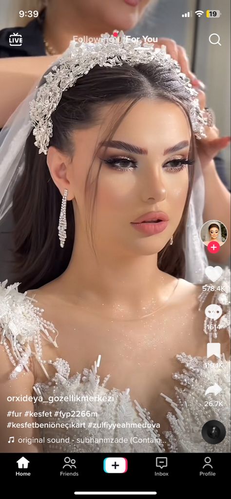 Voluminous Hair Wedding, Makeup For White Dress, Glowy Glam, Simple Bridal Makeup, Oval Face Makeup, Glam Bride Makeup, Wedding Makeup Bride, Asian Bridal Makeup, Glam Wedding Makeup