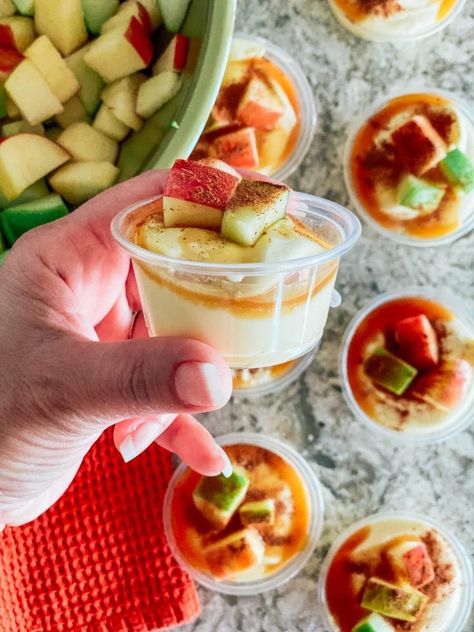 Apple Pie Pudding Shots | Courtesy of Lake Life State of Mind Apple Pie Pudding Shots Recipe, Pudding Shots Thanksgiving, Caramel Apple Pudding Shots, Thanksgiving Pudding Shots, Fall Pudding Shots, Whiskey Pudding Shots, Apple Pie Pudding Shots, Apple Pudding Shots, Halloween Pudding Shots