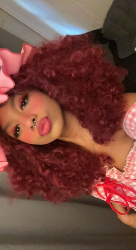 Strawberry Shortcake Halloween Costume, Red Hair Halloween Costumes, Halloween Costumes Brunette, Strawberry Shortcake Costume, Pink Pie, Black Strawberry, Classy Halloween Costumes, Makeup Artist Tips, Cool Makeup Looks