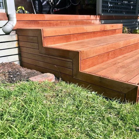 Top 50 Best Deck Steps Ideas - Backyard Design Inspiration Wide Deck Steps, Deck Steps Ideas, Small Backyard Decks, Outdoor Deck Decorating, Patio Stairs, Front Door Steps, Patio Steps, Deck Steps, Patio Deck Designs