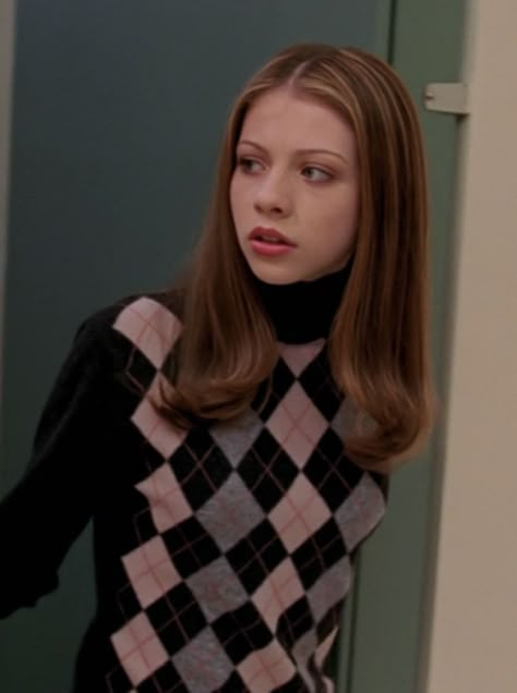 Michelle Trachtenberg Outfits, Buffy Summers Hairstyles, 2000s Actresses, 2000s Face Claims, Buffy Hairstyles Season 1, Face Claims Teen, 90s Faceclaims, Buffy Hair Season 2, Buffy The Vampire Slayer Bangs