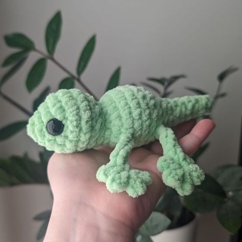 Leggy Lizard Crochet Plushie | Green Gecko Plushie | Crochet Lizard Crochet toys free patterns easy #crochettoysfreepatternseasy #crochet #crochettoy #crochetpattern #crochetpatterns 4.423 Gecko Crochet Pattern Free, Simple Crochet Animals, Green Crochet Ideas, Green Crochet Projects, Crochet Lizard, Green Amigurumi, Toys Quotes, Lime Green Crochet, Plushie Crochet