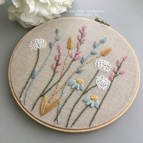 Sulaman Pita, Embroidery Stitches Beginner, Floral Embroidery Patterns, Hand Embroidery Projects, Hand Embroidery Flowers, Pola Sulam, Embroidery Patterns Vintage, Embroidery Flowers Pattern, Embroidery Patterns Free