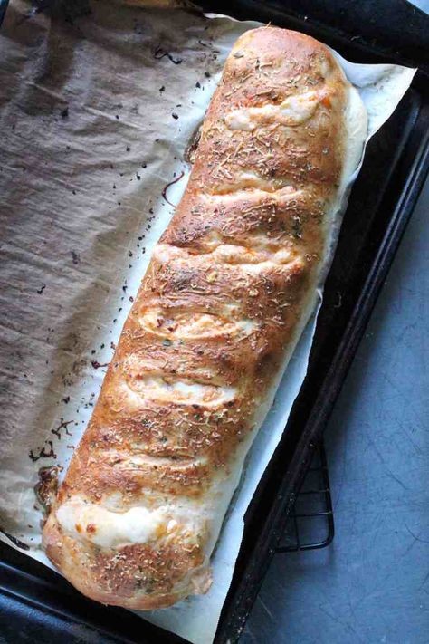 Chicken Stromboli Recipe, Buffalo Chicken Stromboli, Chicken Stromboli, Buffalo Chicken Calzone, Buff Chicken, Cheese Stromboli, Stromboli Recipe Easy, Creamy Buffalo Chicken, Buffalo Chicken Rolls