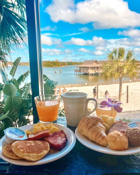 Let’s take a peak at what it looks like to stay Club Level at Disney’s Polynesian Village Resort 🌺 Here you are able to take advantage of all the conveniences offered at the Kamehameha Club! Being at Club Level will give you access to your own concierge who is there to assist with any dining, recreation or theme park reservations right on the spot...but the best part about club level? The lounge! The lounge is open early morning to late evening and has food and drink available to you all da... Polynesian Disney Resort, Disneyworld 2024, Disney Polynesian Resort, Disney Polynesian, Polynesian Village Resort, Polynesian Village, Polynesian Resort, Village Resort, Late Evening