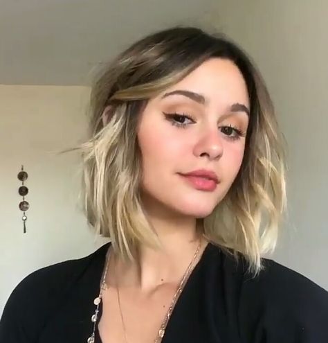 Blonde Tips Short Hair, Short Hair Cuts Fine Hair, Blonde Ombre Bob, Baby Blonde Hair, Blonde Hair Transformations, Medium Hair Styles For Women, Ombre Hair Blonde, Dark Blonde Hair, Blonde Hair Looks