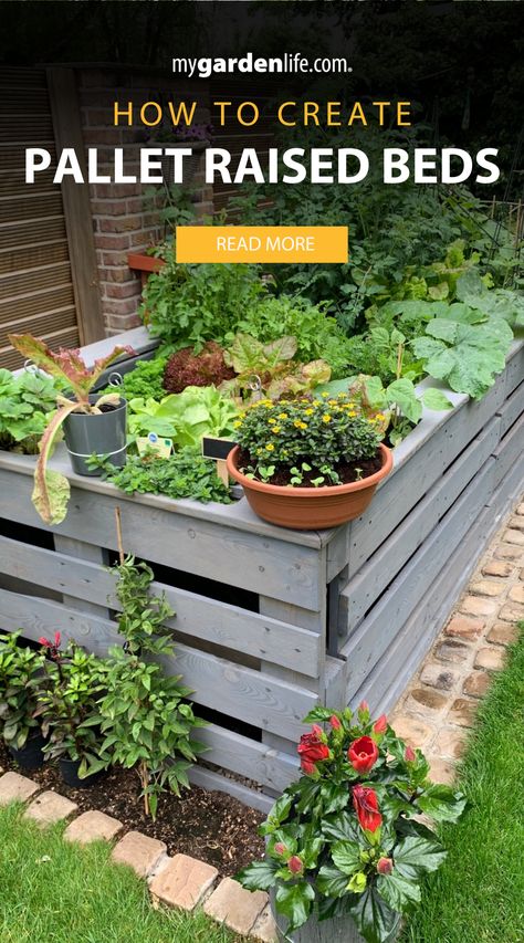 Raised Garden Beds Pallets How To Build, Wood Pallet Garden Ideas Raised Beds, Wooden Flower Bed Ideas, Standing Garden Beds Layout, Recycled Raised Garden Beds, Pallet Garden Boxes Raised Beds, Diy Flower Boxes Planters Pallet Wood, Pallet Raised Beds Diy, Raised Garden Beds Diy Pallets