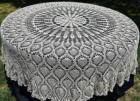 Crochet Patterns Round, Crochet Table Cover, Taplak Meja Crochet, Crochet Table Cloth, Crochet Trendy, Crochet Table Topper, Cloth Patterns, Crochet Christmas Trees Pattern, Crochet Pineapple