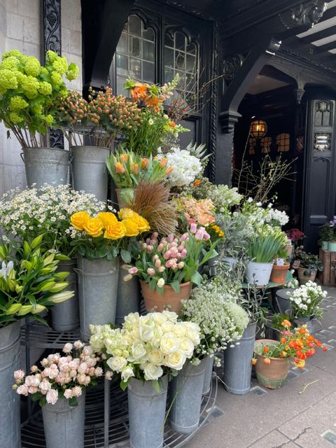 london flower shop London Flower Shop, Mrs Dalloway, Love Love Love, Flower Shop, Love Love, Spring Flowers, Florist, One Day, London