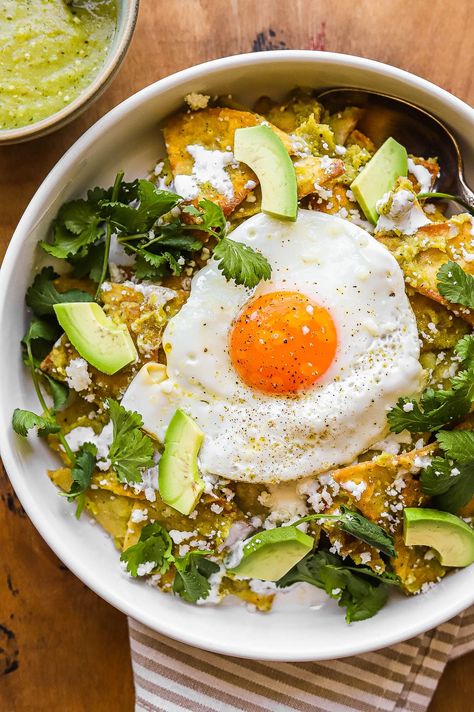 Green Chilaquiles Recipe, Chilaquiles Verdes Recipe, Green Chilaquiles, Breakfast Chilaquiles, Traditional Mexican Breakfast, Chilaquiles Recipe, Spicy Peanut Noodles, Homemade Salsa Verde, So Much Food