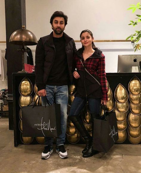 Alia Bhatt Lehenga, Alia And Ranbir, Ranbir And Alia, Ranbir Alia, بريانكا شوبرا, Siddharth Malhotra, Bollywood Pictures, Bollywood Couples, Ranbir Kapoor