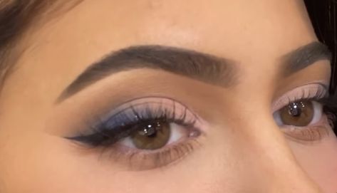 Simple Dark Blue Makeup, Makeup Looks Navy Blue Dress, Blue Makeup Quinceanera, Royal Blue Simple Makeup, Subtle Blue Makeup Looks, Makeup For Blue Dress Simple, Prom Makeup Looks For Blue Dress Brown Eyes, Natural Blue Makeup Looks, Navy Makeup Look