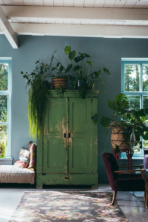 Green Painted Furniture, Green Furniture, Diy Furniture Renovation, Refurbished Furniture, Furniture Makeover, Home Decor Inspiration, Interior Inspiration, Painted Furniture, Cupboard