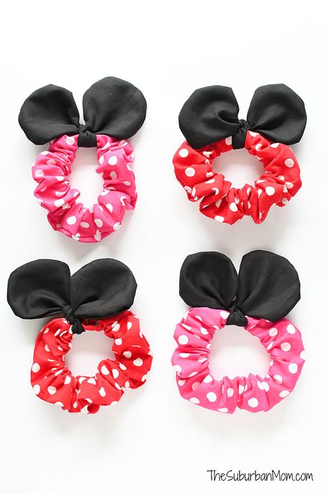 Minnie Mouse Scrunchies Free Pattern With Cricut Maker Minnie Mouse Scrunchie, Cricut Minnie Mouse, Scrunchies Pattern, Minnie Mouse Pattern, Newborn Hair Bows, Hair Accessories Display, Disney Craft, Diy Hair Scrunchies, Diy Hair Accessories Ribbon