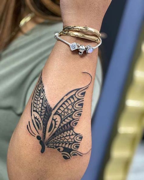 Indian Butterfly Tattoo, Full Sleeve Butterfly Tattoo, Henna Tattoo Designs Arm Butterfly, Maori Butterfly Tattoo, Polynesian Butterfly Tattoo, Hawaiian Butterfly Tattoo, Angel Wing Butterfly Tattoo, Neck Tattoos For Females, Mandala Butterfly Tattoo