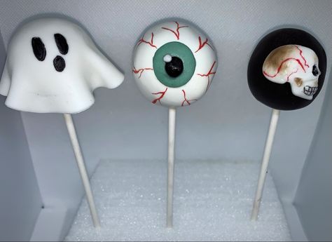 Ghost, eyeball, and skull cakepops. Halloween Cakepops, Angel Cake, Cakepops, Ghost, Angel, Halloween, Cake, Cake Pops